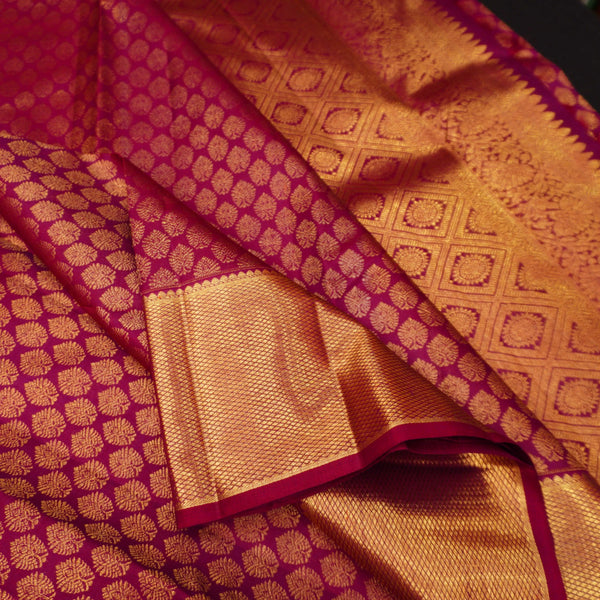 close view of premium bridal kanchipuram silk saree in Aesthetic maroon colour in pure gold zari