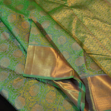 Load image into Gallery viewer, Dual-Shade Fern & Pickle Green Bridal Kanchipuram Handloom Silk Saree | Vivaaha Silks" - Vivaaha Silks & Sarees