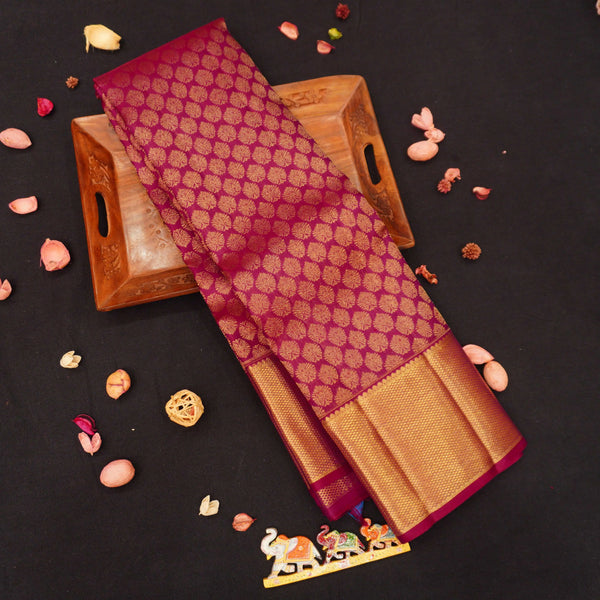 close view of premium bridal kanchipuram silk saree in Aesthetic maroon colour in pure gold zari