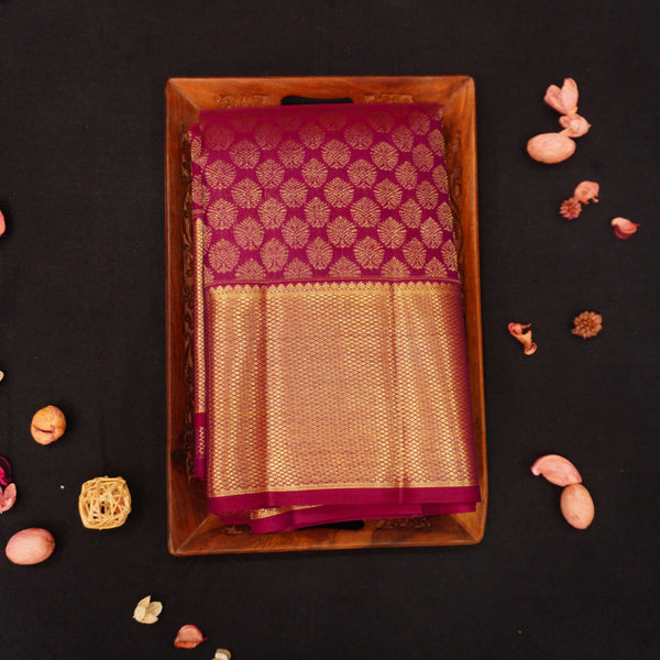 close view of premium bridal kanchipuram silk saree in Aesthetic maroon colour in pure gold zari