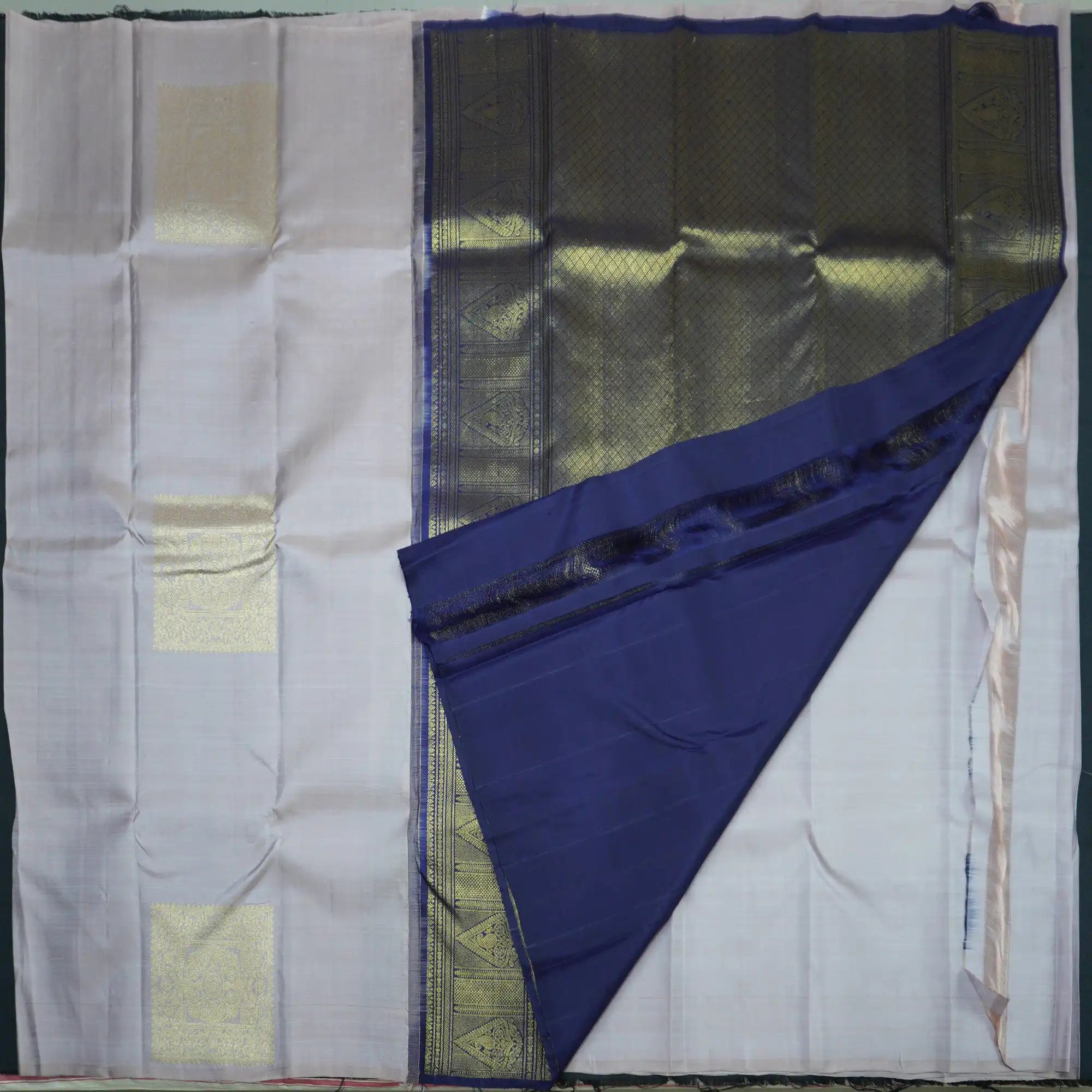 Silver Gray Borderless Kanchipuram Silk Saree with Fancy Butta & Blue Pallu
